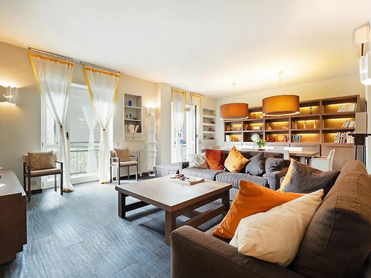 Stylish And Bright Apartment In The Center Of Μιλάνο